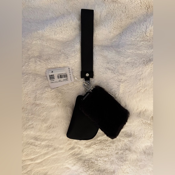 NWT lululemon dual pouch wristlet plush fleece Black and silver